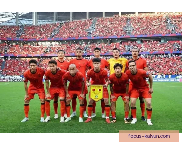 国足新帅亮相联赛激战升级青训改革引发球迷热议与期待未来布局