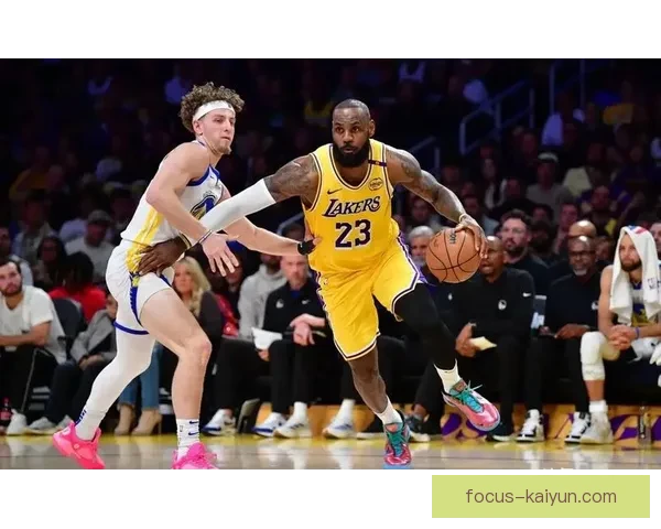 湖人逆转勇士激战连连 詹姆斯关键时刻展现领袖风采