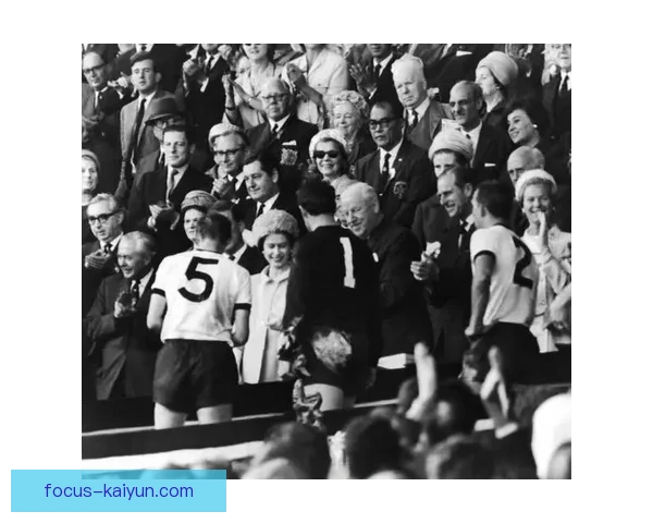 世界杯：全球盛事背后的历史演变与文化意义探讨