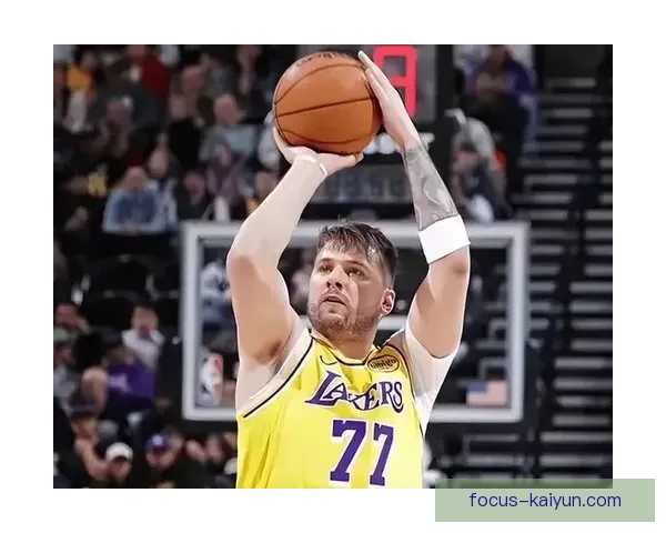 独行侠东契奇持球过久战术优势与潜在隐患分析